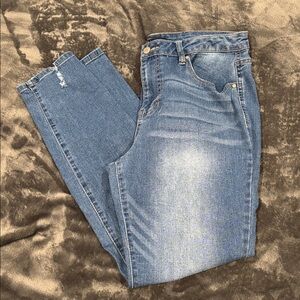 d. jeans Classic distressed Indigo Denim
EUC